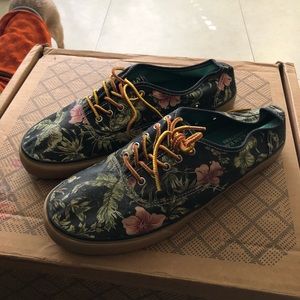 American Eagle floral canvas